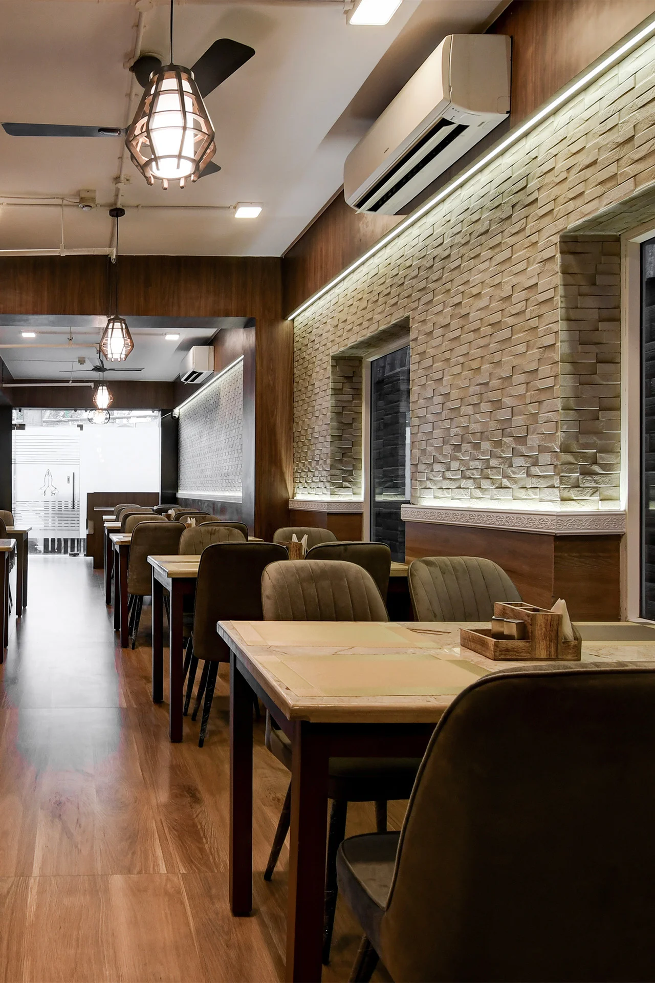 Hotel77 – The Perfect Hotel near Kolkata Airport with Restaurant