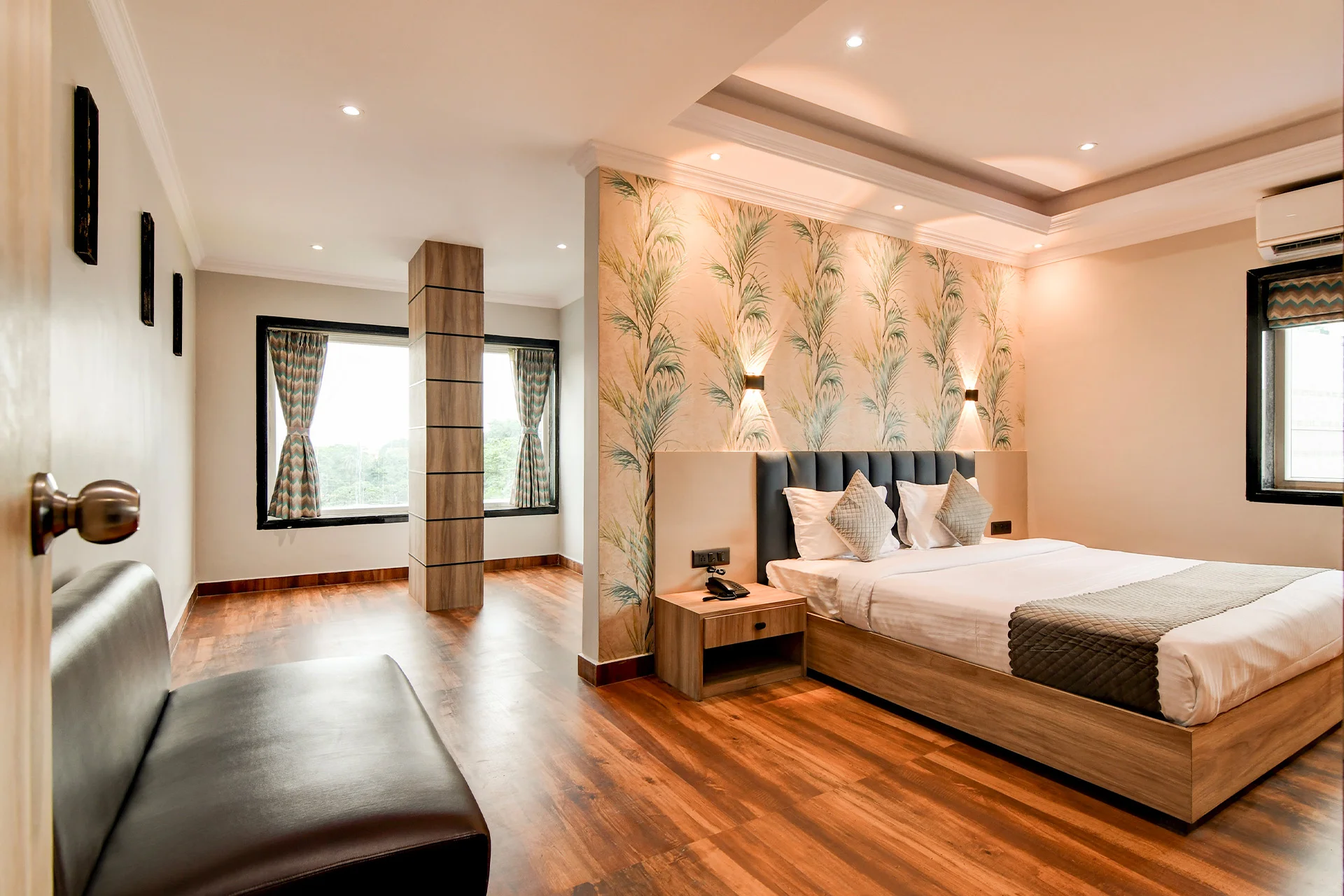 Best Luxury Family Room at Hotel Seventy Seven near Kolkata Airport, Dum Dum